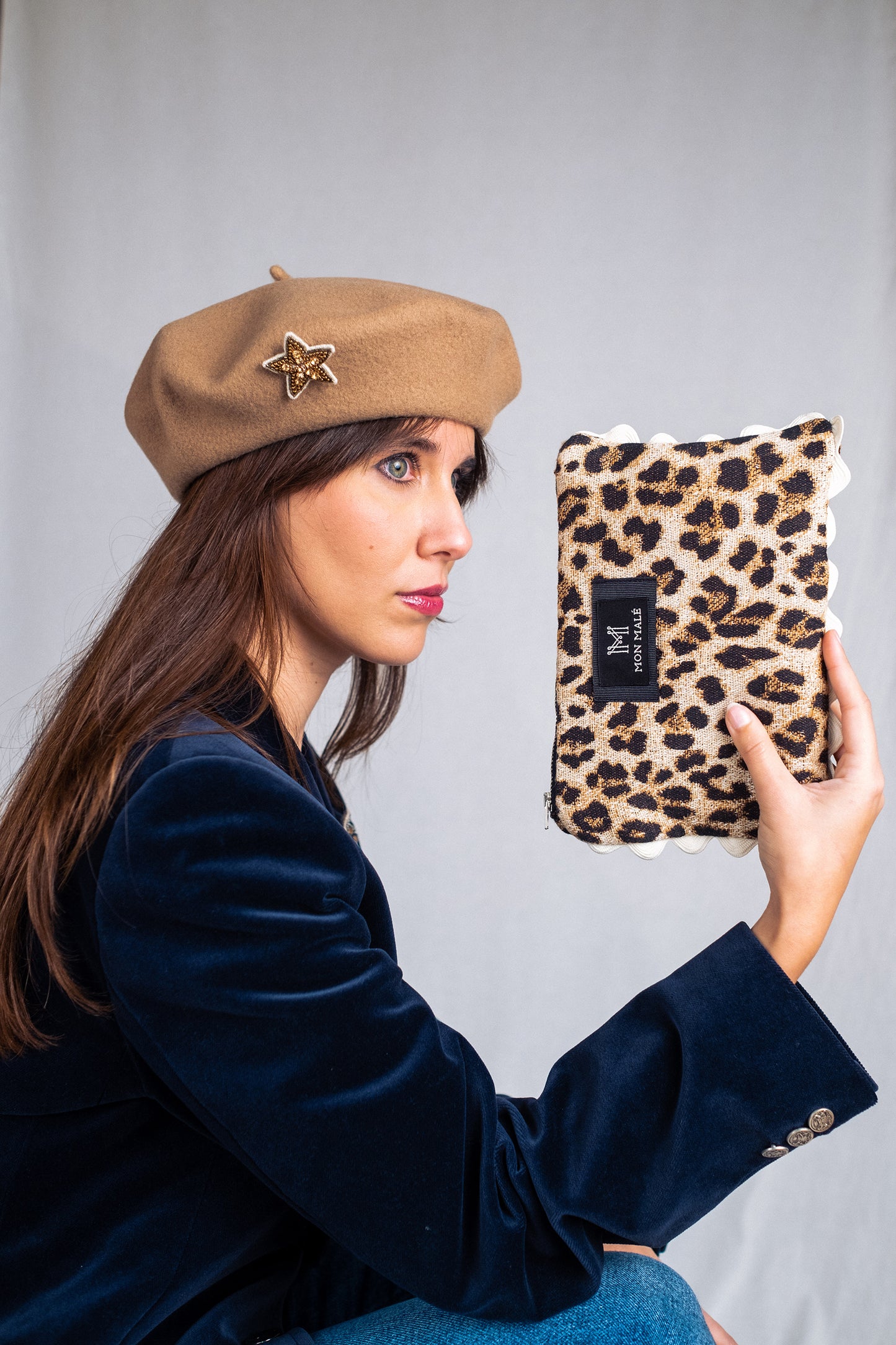 LEO Pochette