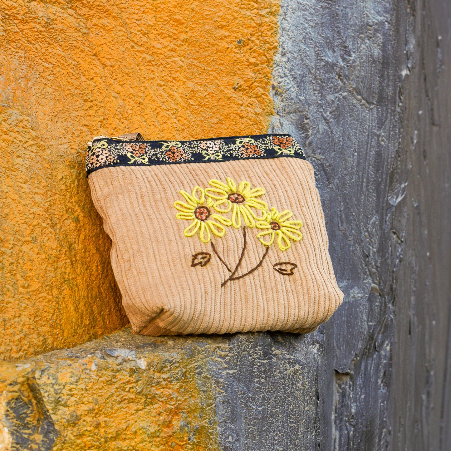 Corduroy pochette