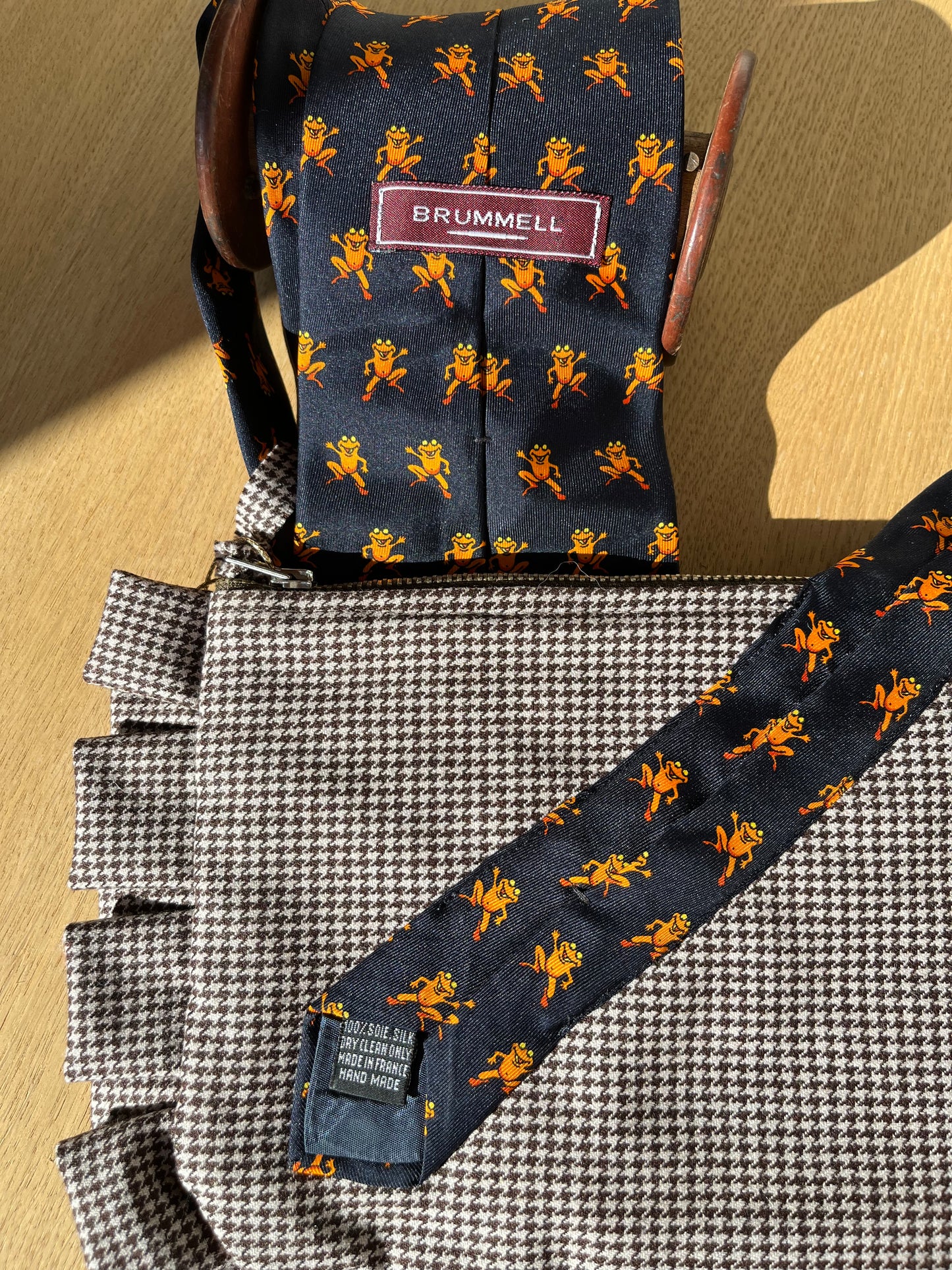 Frogs Tie Cross-body purse