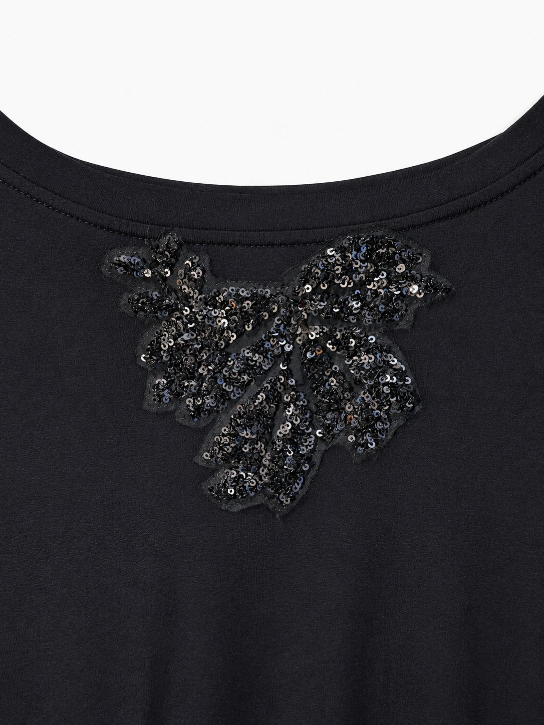 Aplique Black on black T-shirt