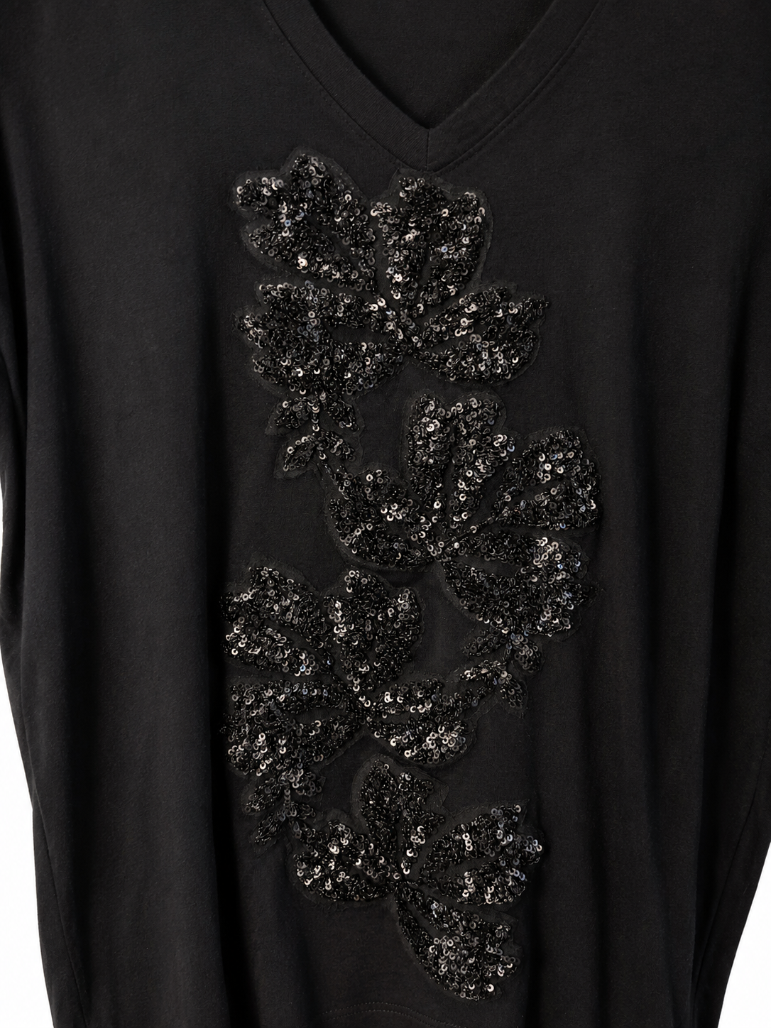 Aplique Black on black T-shirt